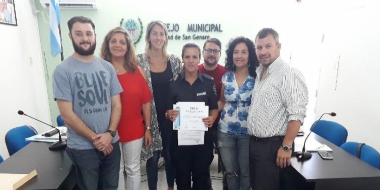 Reconocieron a policía héroe de San Genaro que ayudó a una mamá a punto de dar a luz