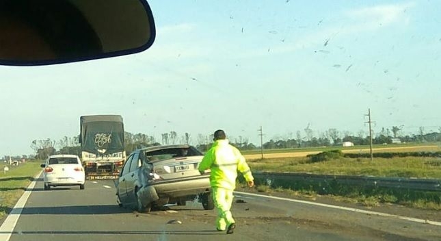 Monje: se le reventó una cubierta y quedó en el medio de la autopista