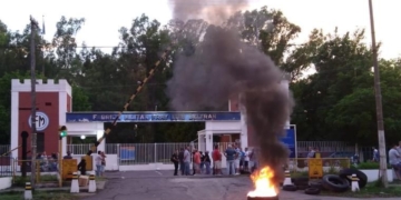 Año nuevo sin trabajo: bronca por 15 cesantías en la Fábrica Militar de Beltrán