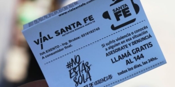 La autopista a Santa Fe se suma a una campaña contra la violencia hacia las mujeres
