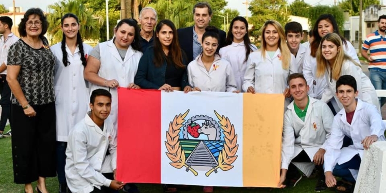 Entregaron los premios a los ganadores del diseño de la bandera del Departamento San Jerónimo