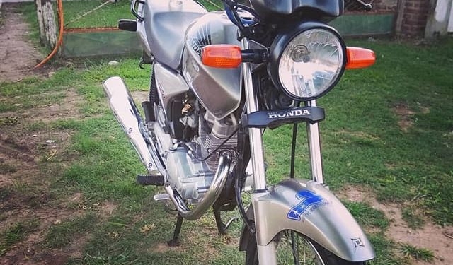 Robaron su moto en Totoras, encontró a los ladrones y los entregó