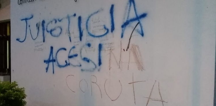 La Comuna de Gaboto amaneció con pintadas y las cámaras captaron el momento