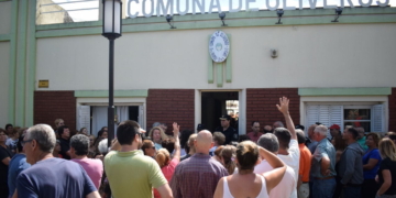 Vecinos de Oliveros exigieron seguridad en las puertas de la Comuna