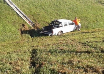 Monje: una camioneta despistó e impactó contra un puente en autopista