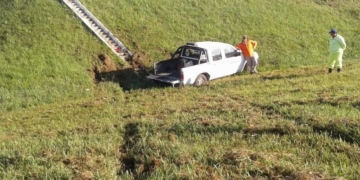 Monje: una camioneta despistó e impactó contra un puente en autopista