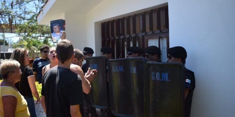 Escándalo en Gaboto: la marcha por Billarreal terminó con heridos y daños