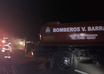 Un auto se prendió fuego en Ruta 11 entre Monje y Barrancas