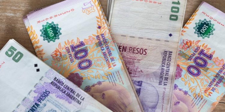 Estafadores robaron dinero de una jubilada de la región