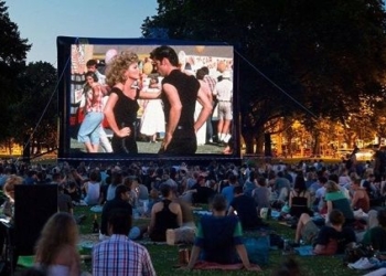 Monje estrena sus noches de cine y picnic al aire libre