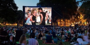 Monje estrena sus noches de cine y picnic al aire libre