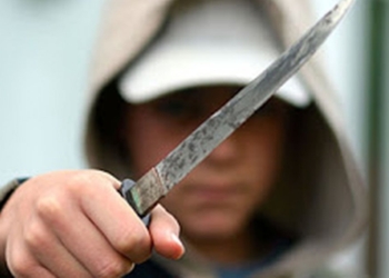 Una joven fue asaltada y amenazada con un cuchillo