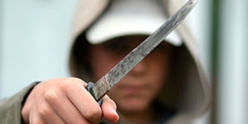 Una joven fue asaltada y amenazada con un cuchillo