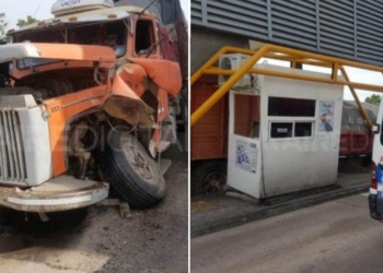 Un camionero se descompuso e impactó contra una cabina de peaje en autopista