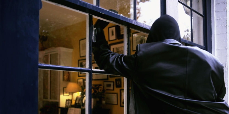 Ingresó a una vivienda de Totoras por una ventana y sustrajo pertenencias