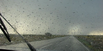 El alerta meteorológico viajó hacia el norte y en el sur, continuarán las lluvias