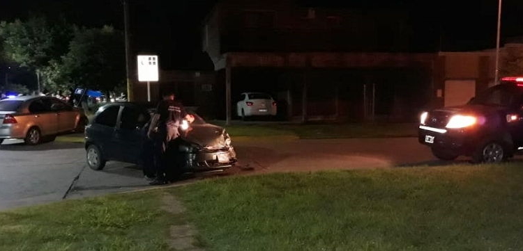 Dos vehículos protagonizaron un fuerte accidente