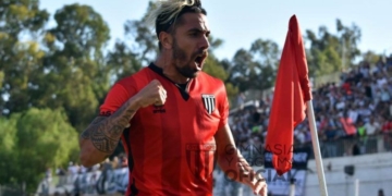 Implacable: Pato Cucchi marcó doblete y ya es goleador del Nacional B