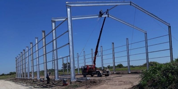 Construyen un galpón para instalar una planta de residuos sólidos urbanos