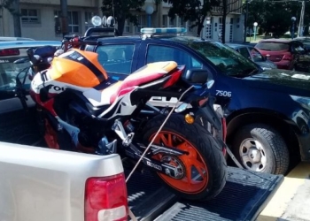 Un motociclista con graves heridas tras colisionar con un auto en San Genaro