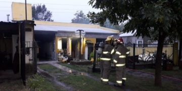 Importante incendio en Barrancas afectó a una familia y alertó a todo el barrio