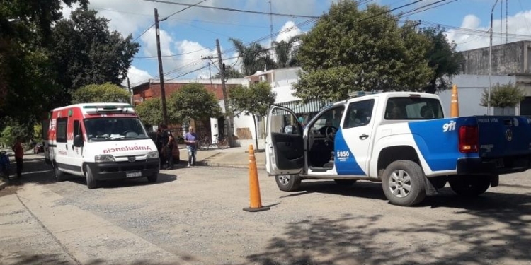 Una mujer herida tras un choque en una esquina de Maciel