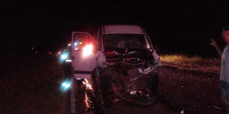 Un camión y una trafic colisionaron en Ruta 65