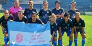 Jugarán el primer partido oficial de fútbol femenino en la región