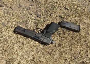 Discusión entre vecinos, un herido de bala, y secuestro de arma de guerra