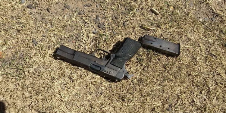 Discusión entre vecinos, un herido de bala, y secuestro de arma de guerra