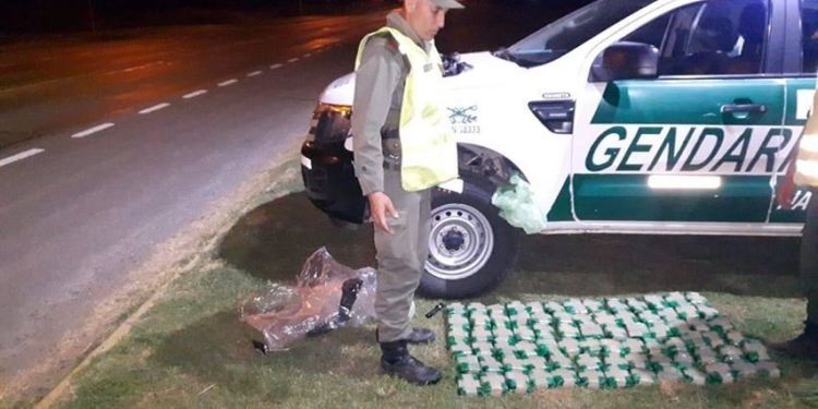 Nuevo secuestro de paquetes de hoja de coca sobre Ruta 34