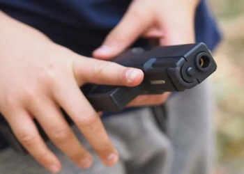 Una mujer fue asaltada por menores de edad a punta de pistola