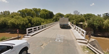 ¿Estructura en riesgo? vecinos y diputados piden revisar el puente del Río Carcarañá