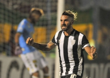 A fuerza de goles, Cucchi avanza en la Copa Argentina y espera por River