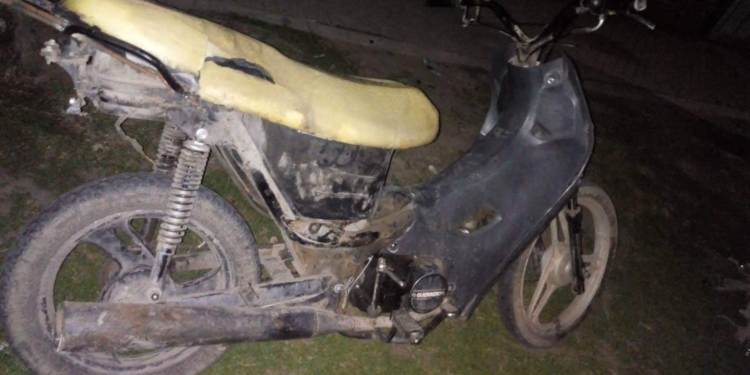 Oliveros: le robaron la moto y así la encontró en medio del pueblo