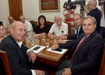 Lifschitz convocó docentes y empleados públicos a paritarias para este lunes