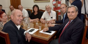 Lifschitz convocó docentes y empleados públicos a paritarias para este lunes