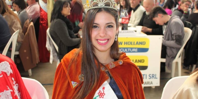 Operaron de urgencia en Jujuy a la sangenarina Reina Nacional de los Estudiantes