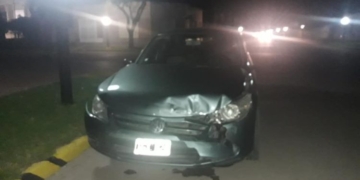 Tres jóvenes de Centeno impactaron contra un patrullero