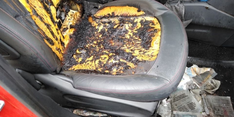 Susto en Ruta 34: fumaba mientras manejaba y se le incendió el auto