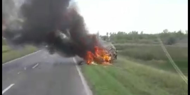 Centeno: un auto terminó destruido al incendiarse en Ruta 34