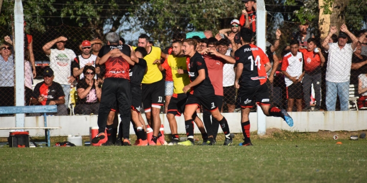 Totorense: Juniors se quedó con el clásico de Totoras y Unión de Clarke sigue puntero