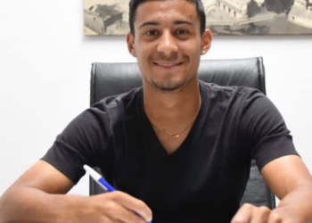 Joan Mazzaco firmó su primer contrato profesional con Rosario Central
