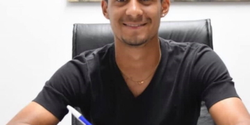 Joan Mazzaco firmó su primer contrato profesional con Rosario Central