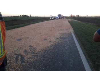 Ruta 91: un camión volcó su carga entre Serodino y Totoras