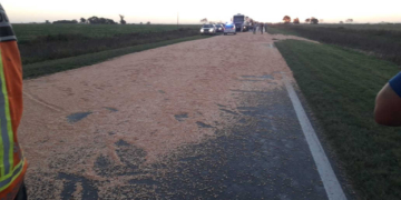 Ruta 91: un camión volcó su carga entre Serodino y Totoras