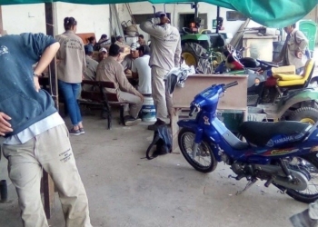 Sin servicios: trabajadores municipales de la región vuelven al paro