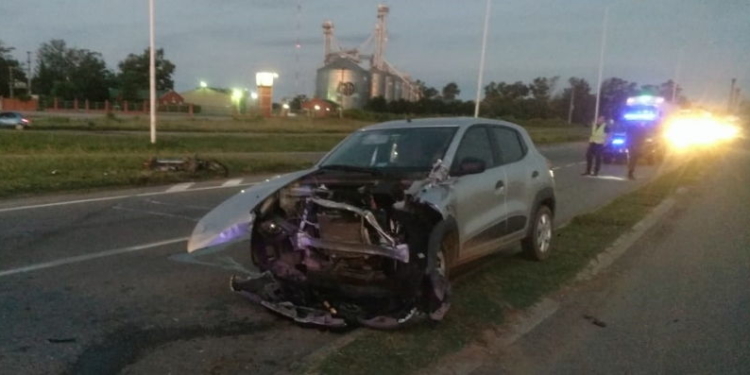 Una moto impactó contra un auto en el cruce de rutas 34 y 65