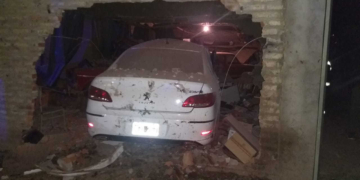 Aldao: estrelló su auto a toda velocidad contra una vivienda