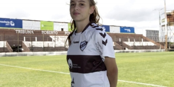 Paga con goles: Candela Larrondo marcó doblete ante Vélez